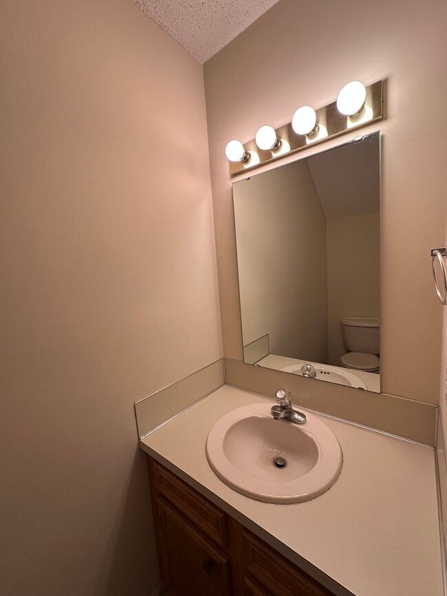 Building Photo - Charming & Private Townhouse in NW Hickory – 2BR, 1.5BA, Prime Location - No Pets