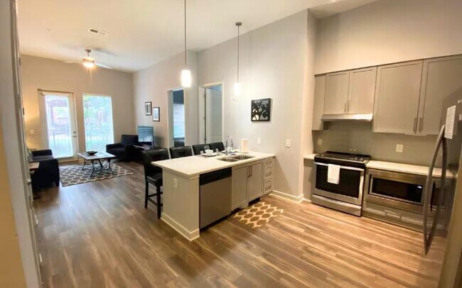 Building Photo - 225 Sandy Springs Cir