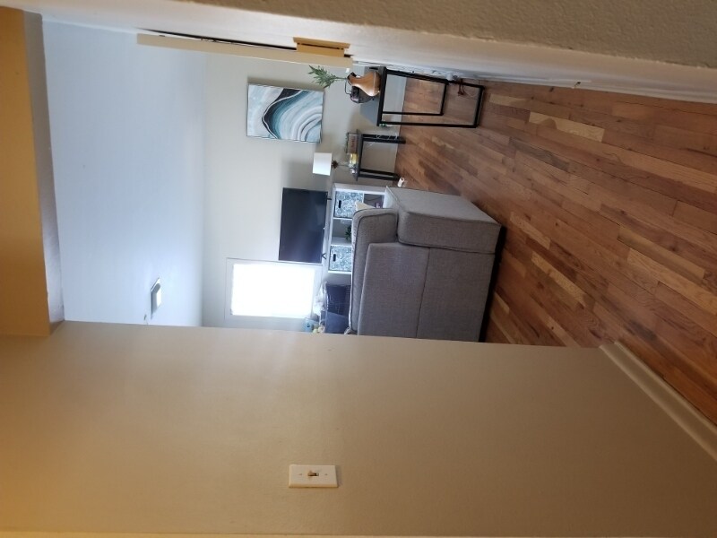 Building Photo - 1325 Crestmore Pl