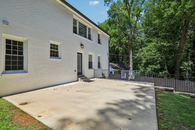 Building Photo - 725 N 2nd St