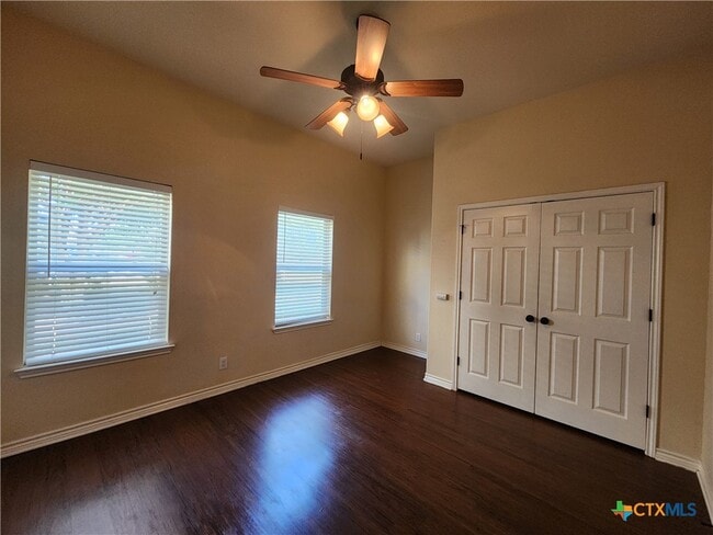 Building Photo - 803 Lodge Creek Dr