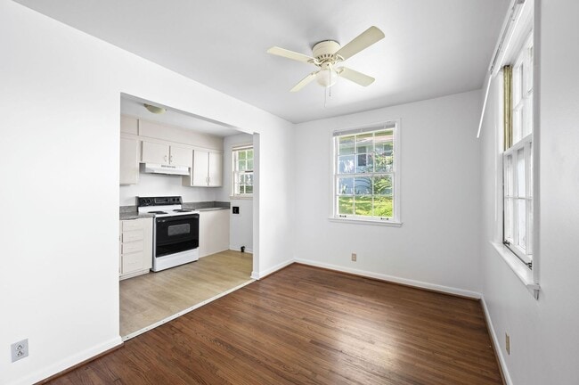 Building Photo - Amazing 2BR/1BA in the Heart of Hillsboro ...