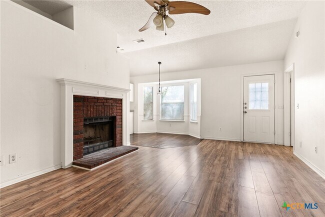 Building Photo - 2702 Hemlock Dr