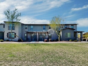 Building Photo - 2562 N Heritage St