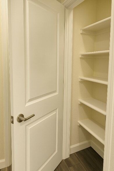 Building Photo - 3017 Garibaldi Dr