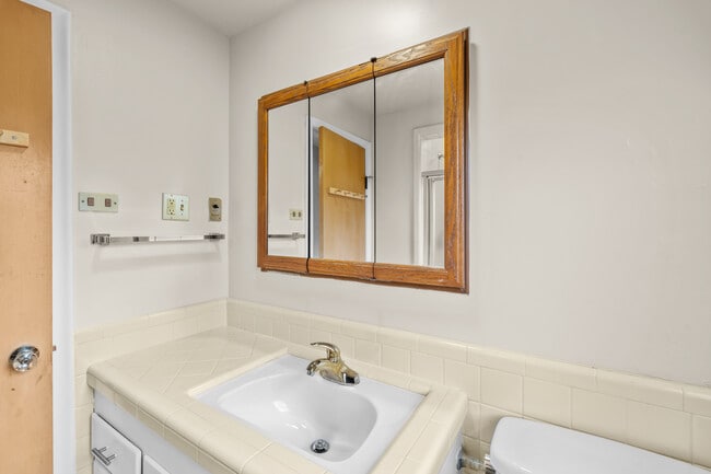 Building Photo - 3735 Heatherdowns Blvd