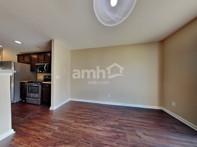 Building Photo - 1 Amber Dr