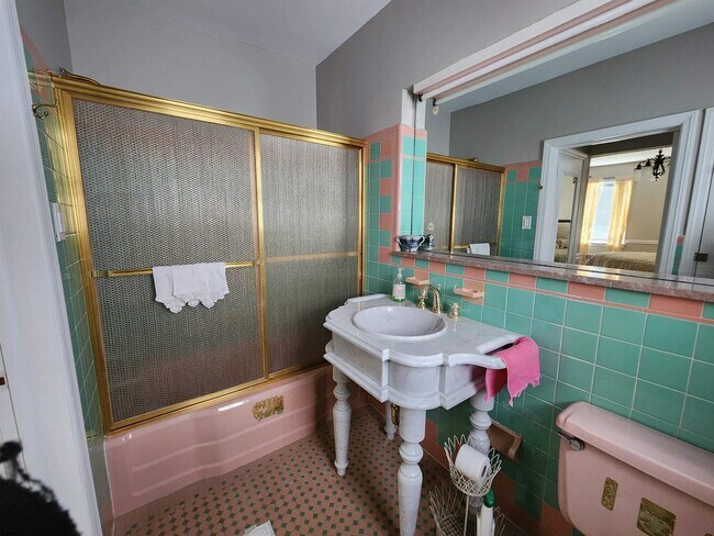 Building Photo - 20 S Marion Ave