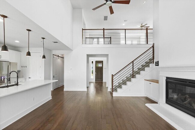 Building Photo - 829 Dayridge Dr