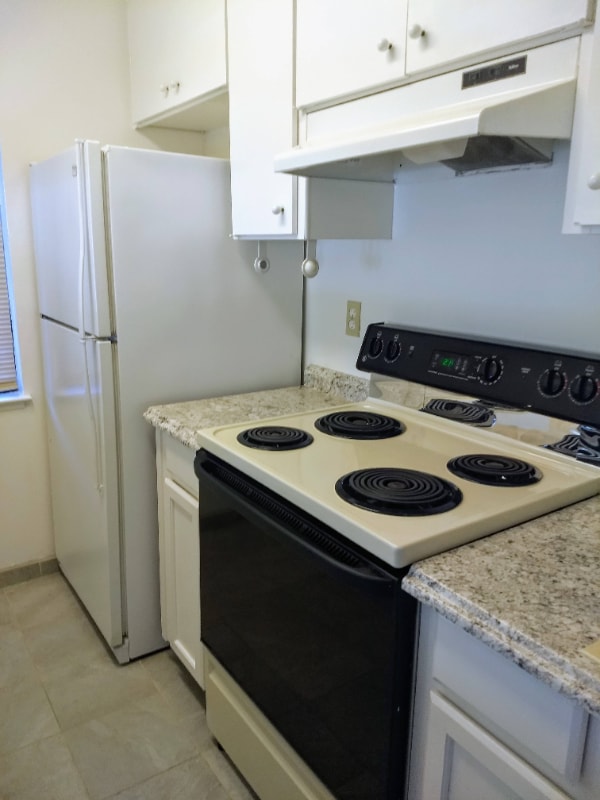 Building Photo - 1930 Camino Verde