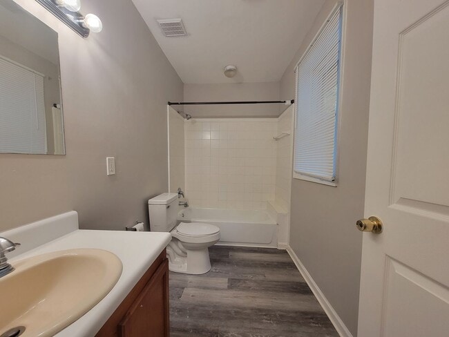 Building Photo - Homes in this area lease quickly — schedule your tour before it’s gone