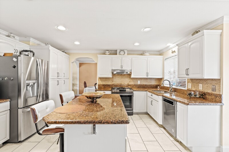 Building Photo - 9602 NE 11th St