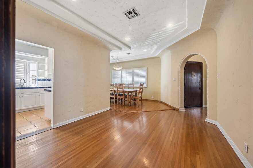 Building Photo - 166 N Arnaz Dr