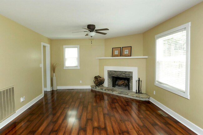 Building Photo - 1051 Chinoe Rd