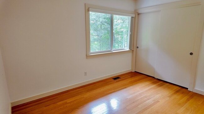 Building Photo - 14 Overlook Dr