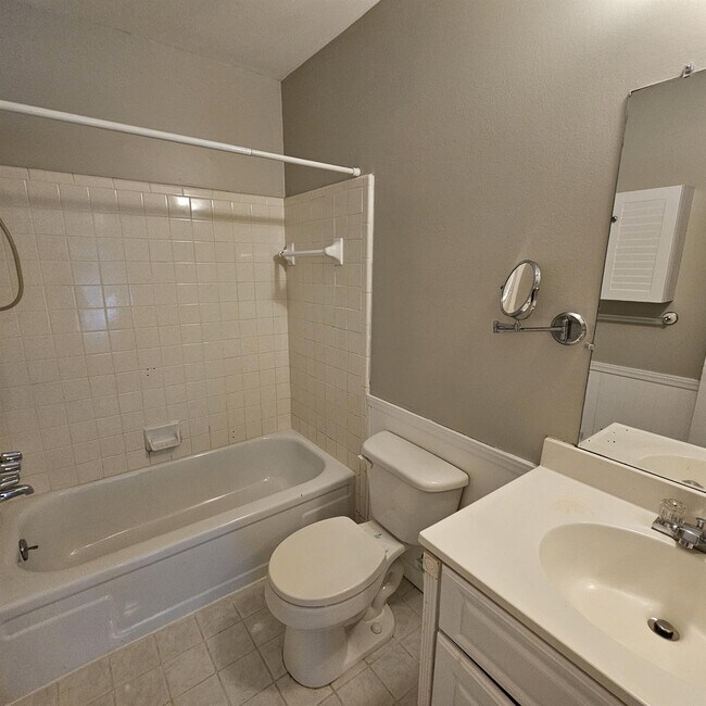 Building Photo - 2 Bedroom Ranch Condo w/ Finished Basement. Corner Unit, Spacious Bedrooms