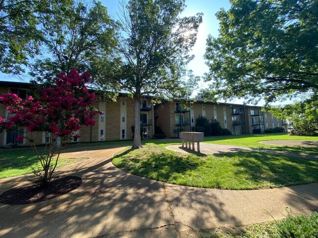 Building Photo - Charming 1 Bedroom | 1 Bath Upstairs Apart...
