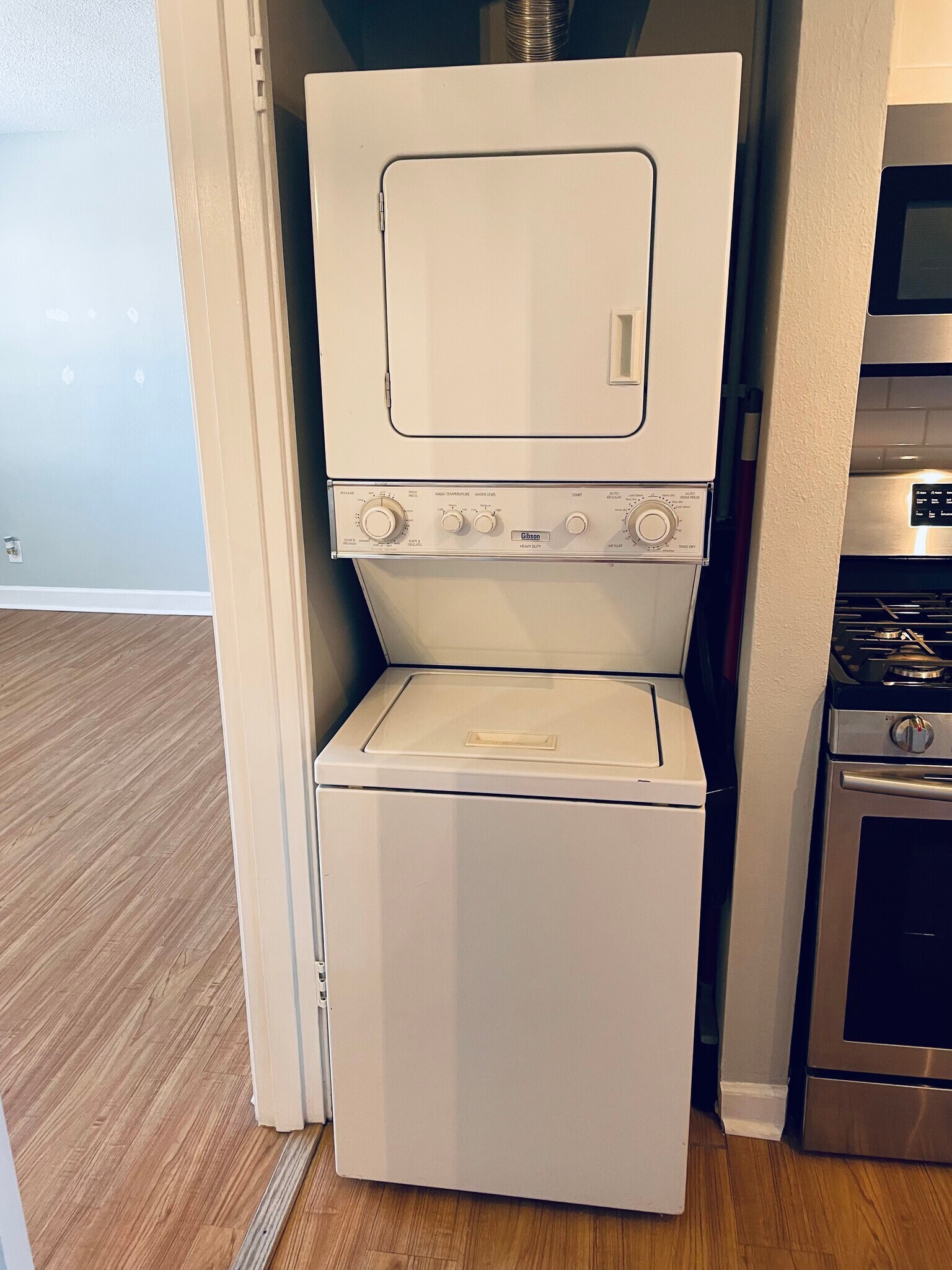 Washer/dryer in unit - 9053 Wrenwood Ln