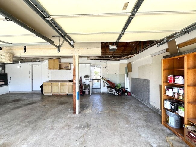 Building Photo - 4 bed, 3 bath located in Anaheim!