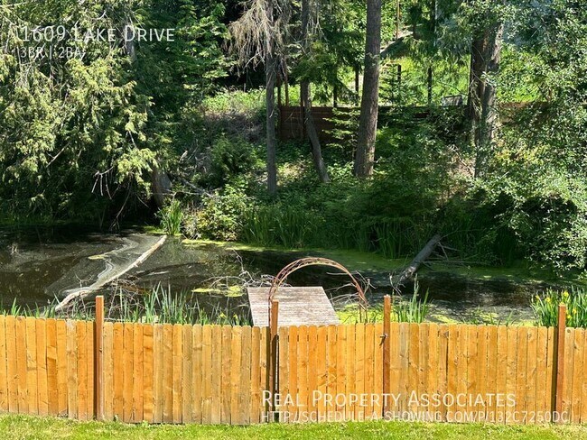 Building Photo - Island Life