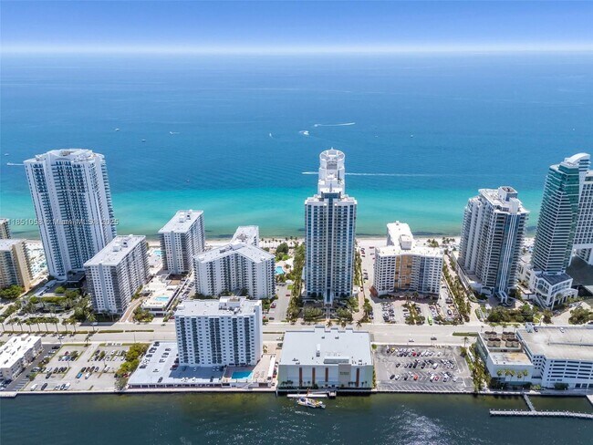 Building Photo - 3101 S Ocean Dr