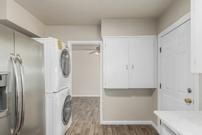 Building Photo - 1635 S Meade St