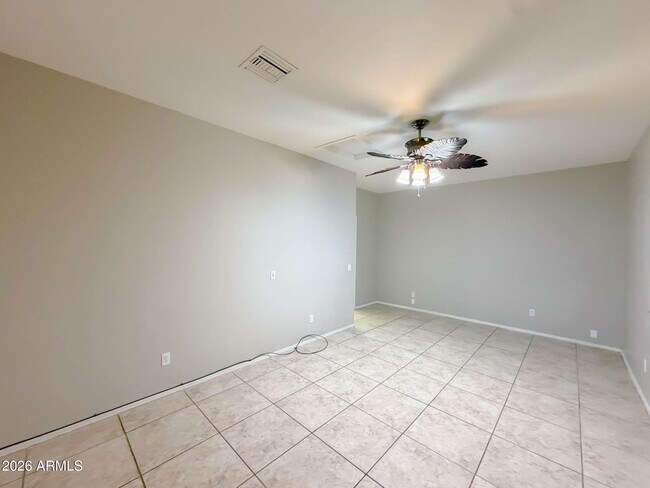 Building Photo - 203 W Cedar Dr