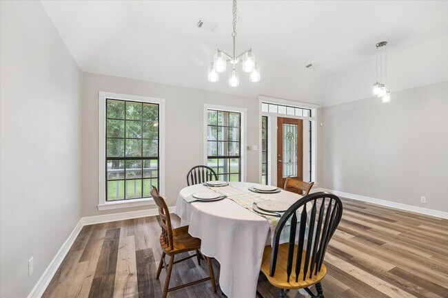 Building Photo - 23818 Pin Oak Dr