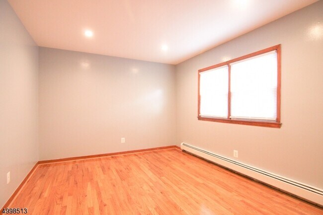 Building Photo - 43 Bleecker St