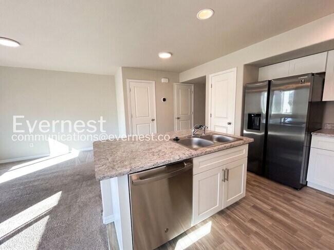 Building Photo - 3-Bed, 2.5-Bath Home/Voucher Accepted / Available Now!
