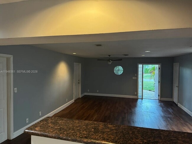 Building Photo - 812 SE 14th Ct