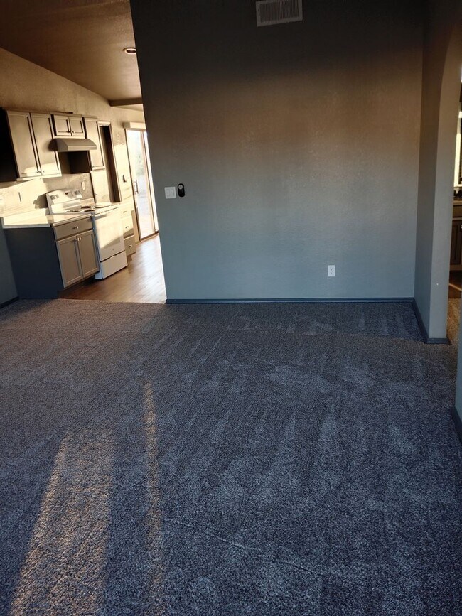 Building Photo - Single Family Home