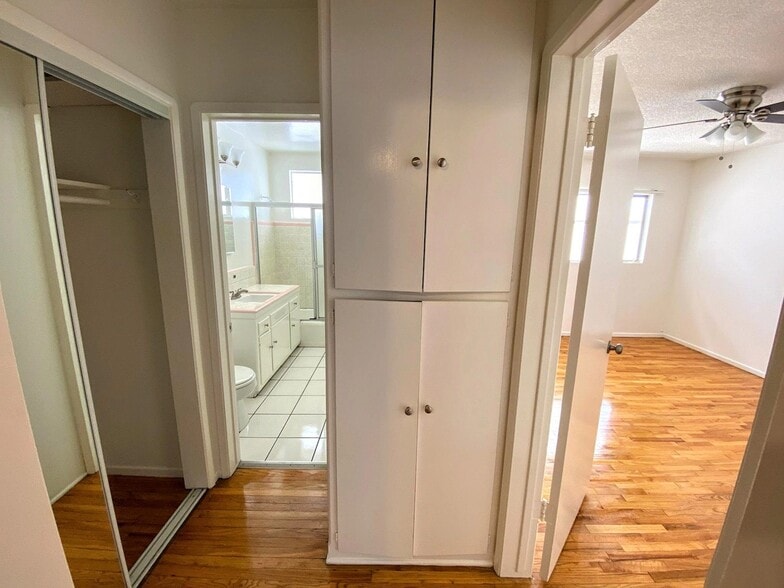 Building Photo - 422 S Willaman Dr