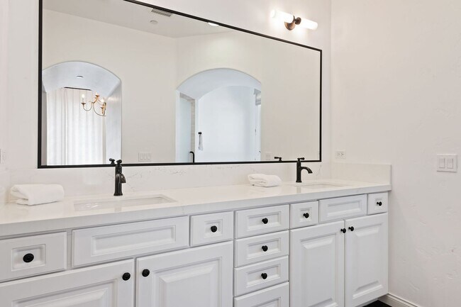 Building Photo - Villa Del Mar~ The Gorgeous gem in the Ame...