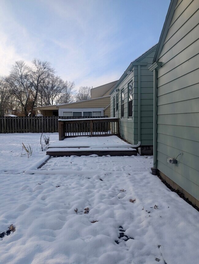 Building Photo - Charming Cape Cod Style Home