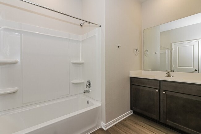 Building Photo - 464 Beechwood Hacienda Dr