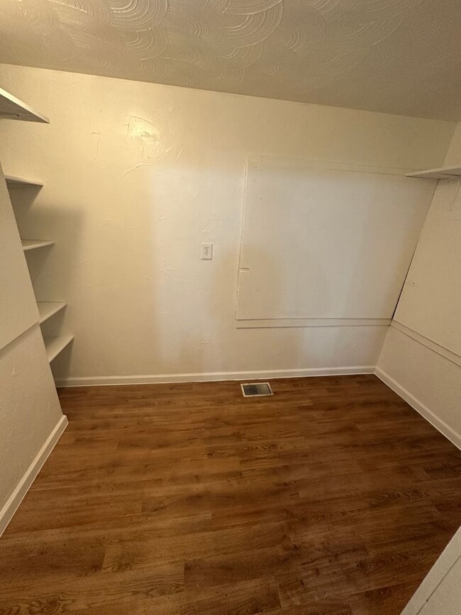 Building Photo - Charming 2 Bedroom House!