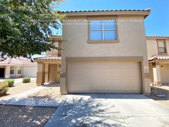 Building Photo - 651 E Banelli Pl