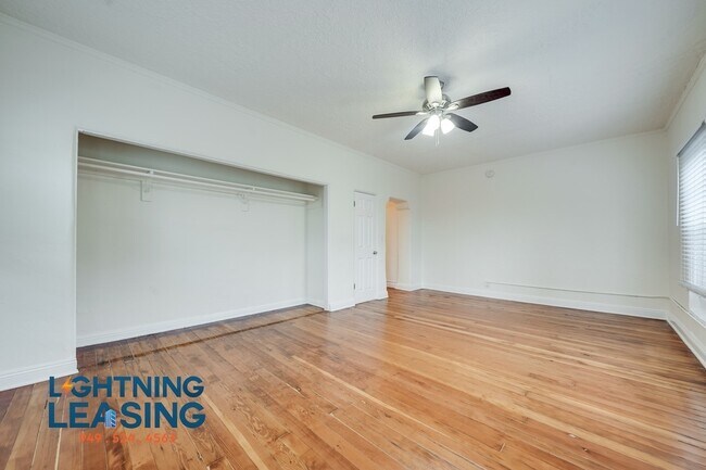 Building Photo - 923 S Bonnie Brae St