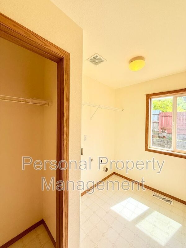 Building Photo - 5621 NE 64th Street