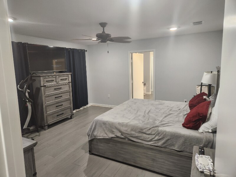 Building Photo - 1529 E Don St