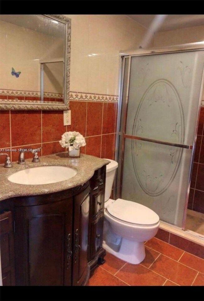 Building Photo - 1225 NE 124th St