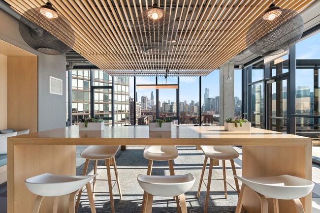 Building Photo - 1040 W Huron St