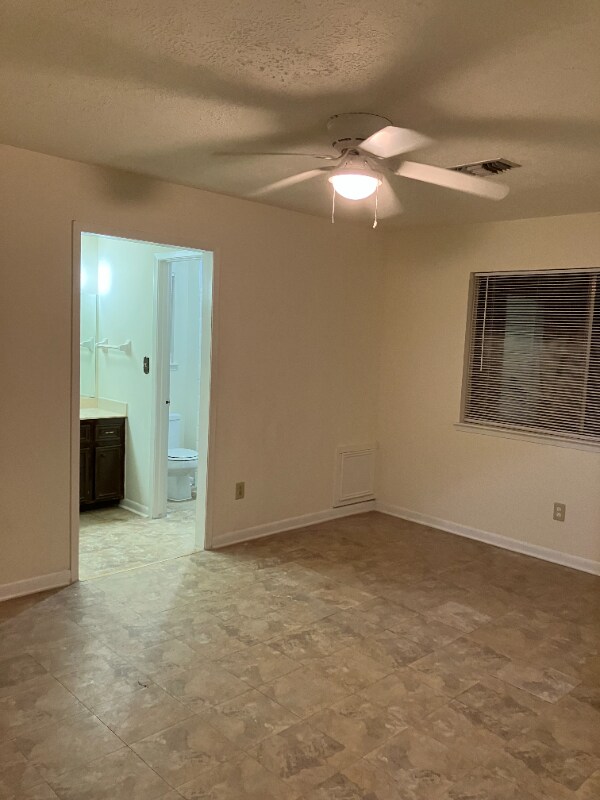 Building Photo - 1422 Wildgrove Dr