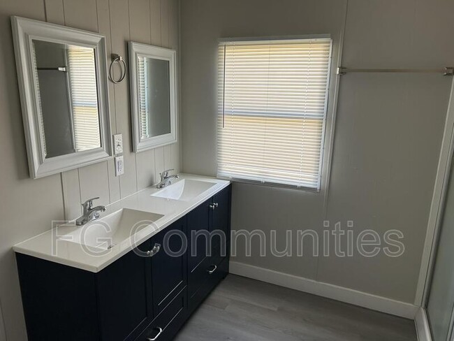 Building Photo - 109 Ray Cir