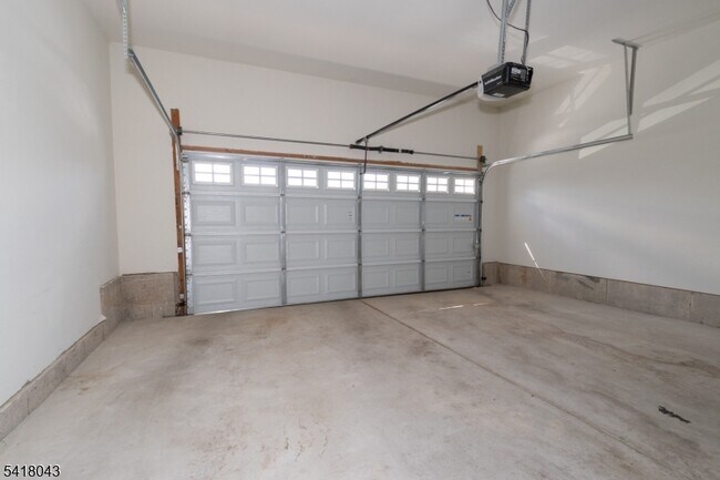 Building Photo - 76 Van Cleef Dr