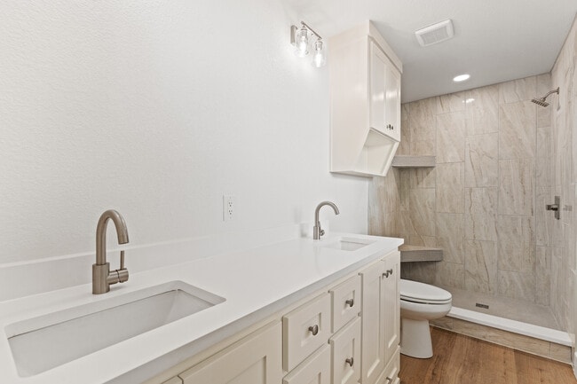 Building Photo - 2701 MacArthur Dr