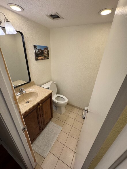 Building Photo - 1201 River Reach Dr