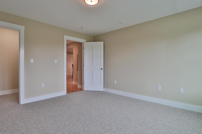 Building Photo - 26 N Main St