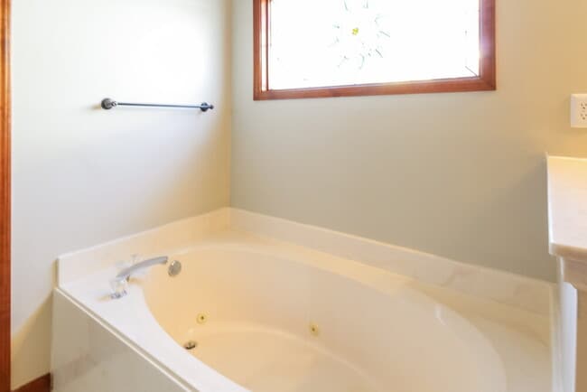 Building Photo - 7182 Golden Oaks Loop E